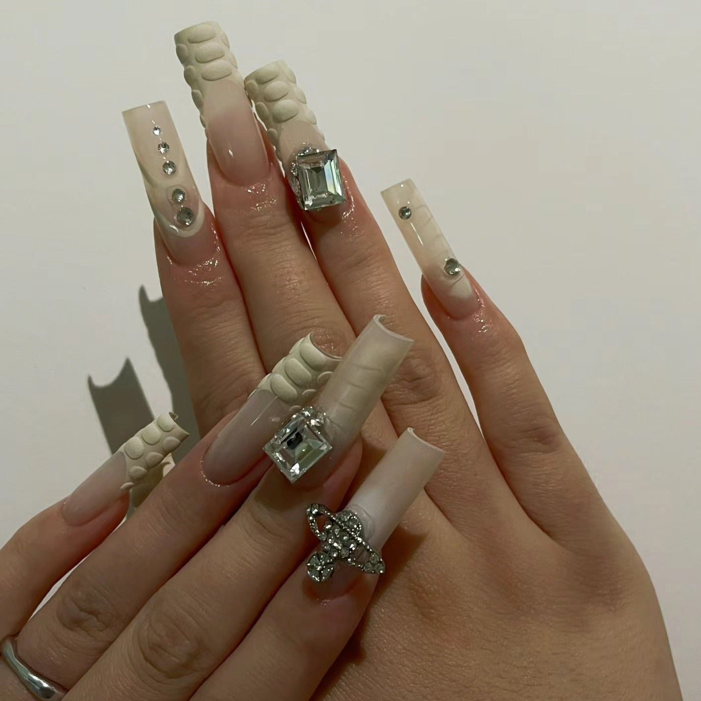 Siva Nail, Pearl Essence, Luxury Handmade Press on Nails