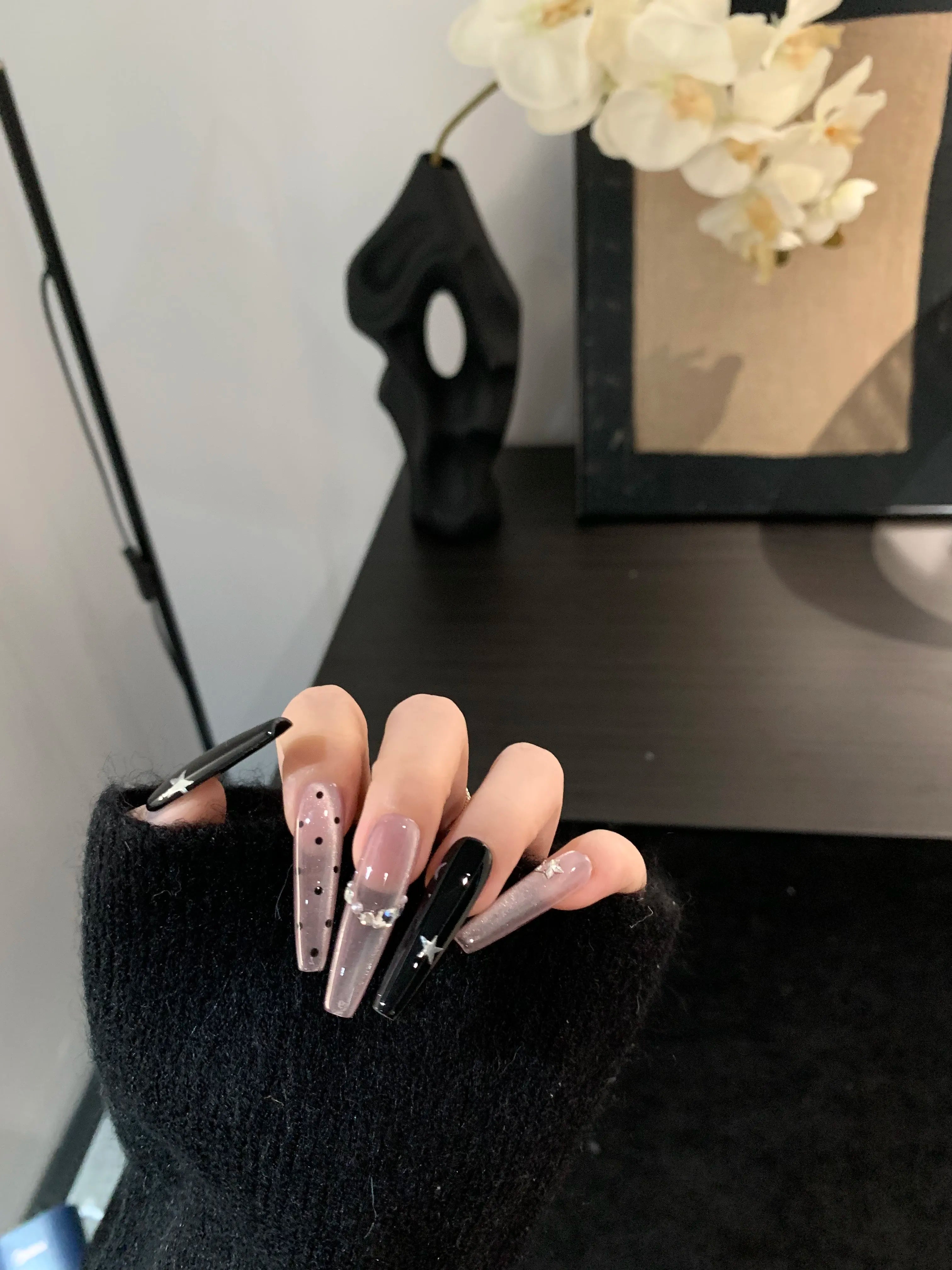 Siva Nail, Black - Pink Contrast Star & Chain Handmade Press - on Nails
