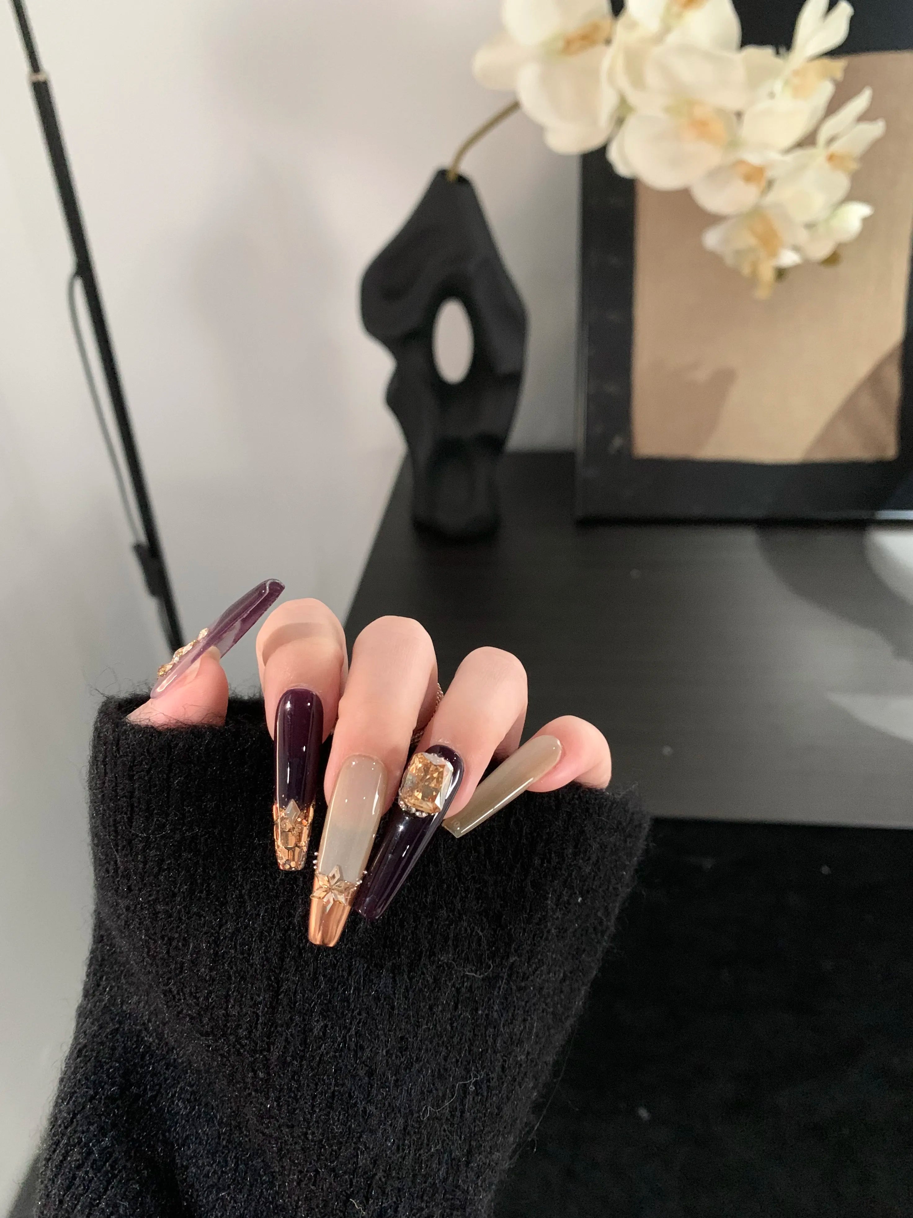 Siva Nail, Plum & Beige with Gold Accents Handmade Press - on Nails