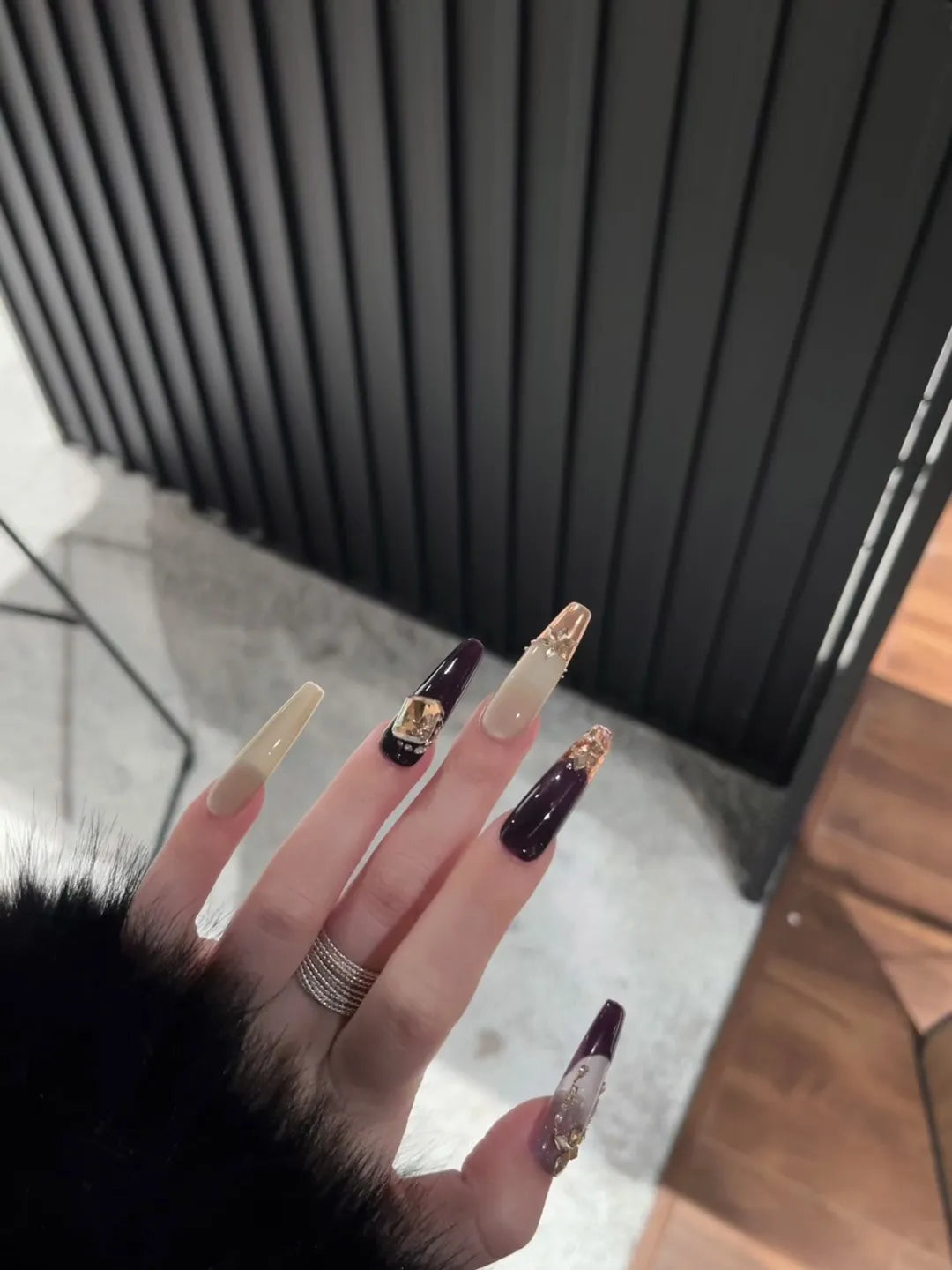 Siva Nail, Plum & Beige with Gold Accents Handmade Press - on Nails