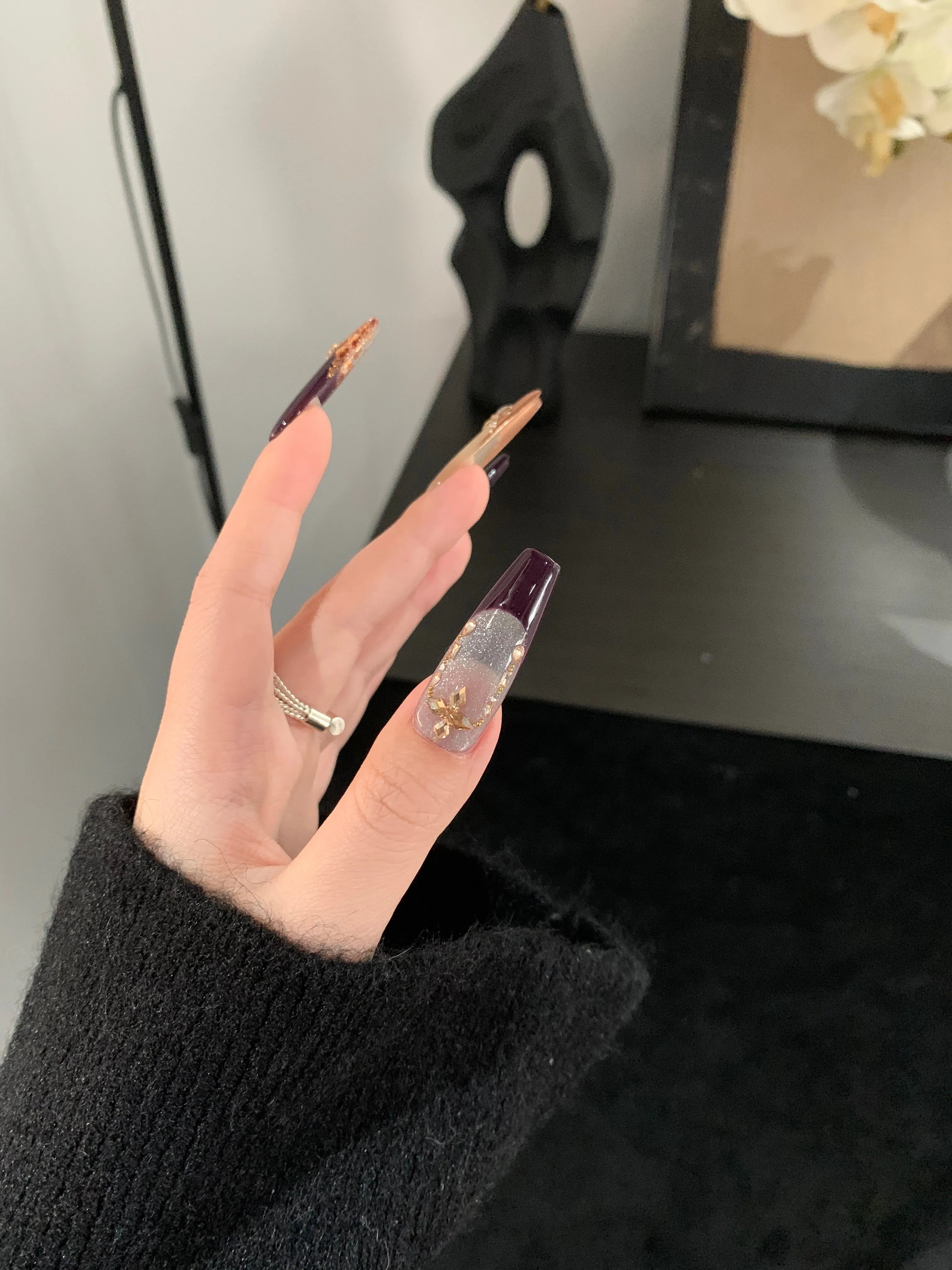 Siva Nail, Plum & Beige with Gold Accents Handmade Press - on Nails