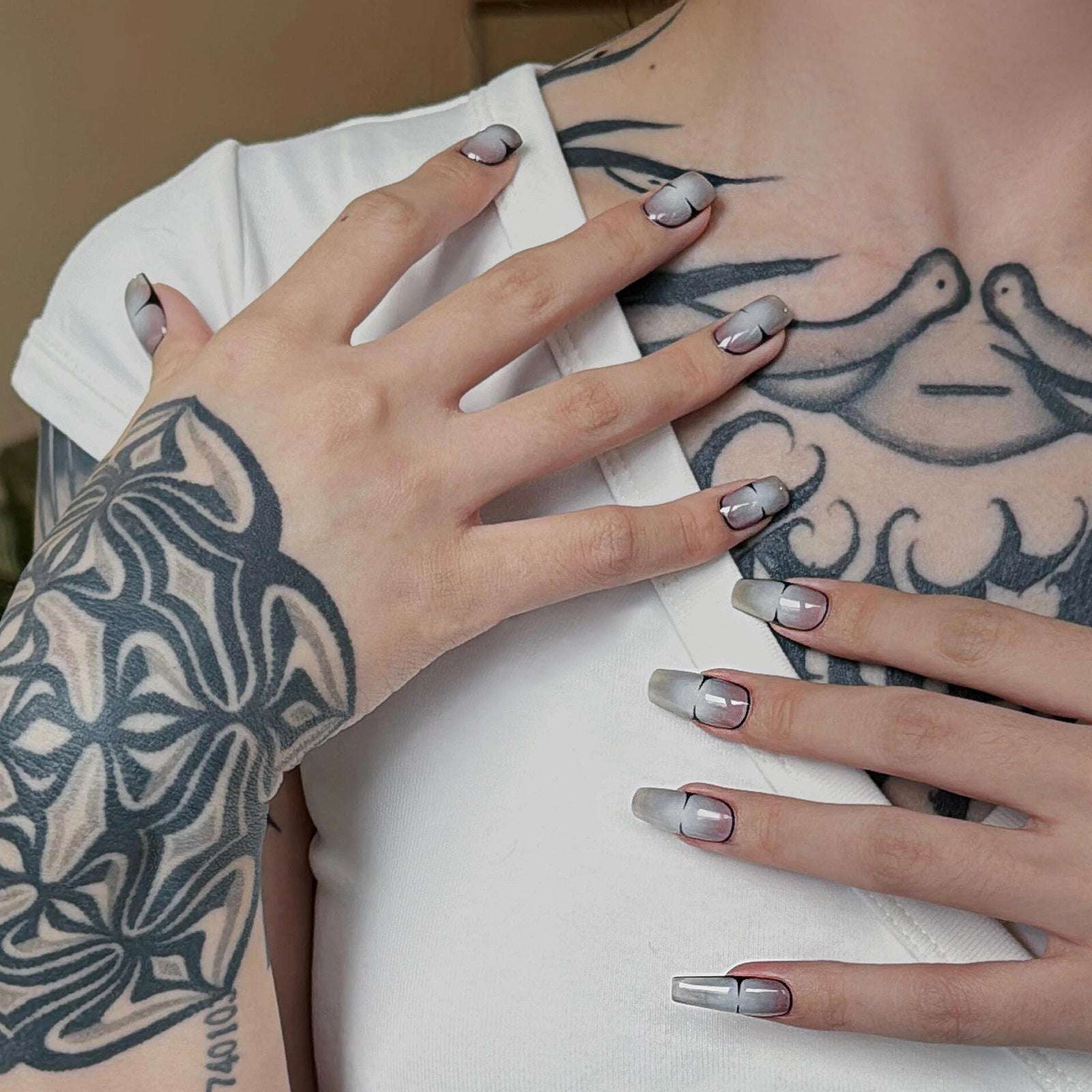 siva-nail-silver-storm-modern-geometry-acrylic-handmade-press-on-nails-15_821673ba-7dd8-4e84-837b-90ce3cadf87f