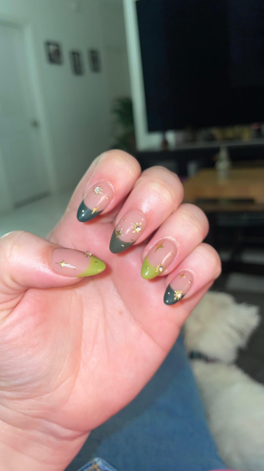 These are sooo gorgeous! The shape, the length, the design, it’s all perfect. I was worried about them not fitting but I used the size guide and they fit great. Definitely recommend, I look forward to getting more styles!