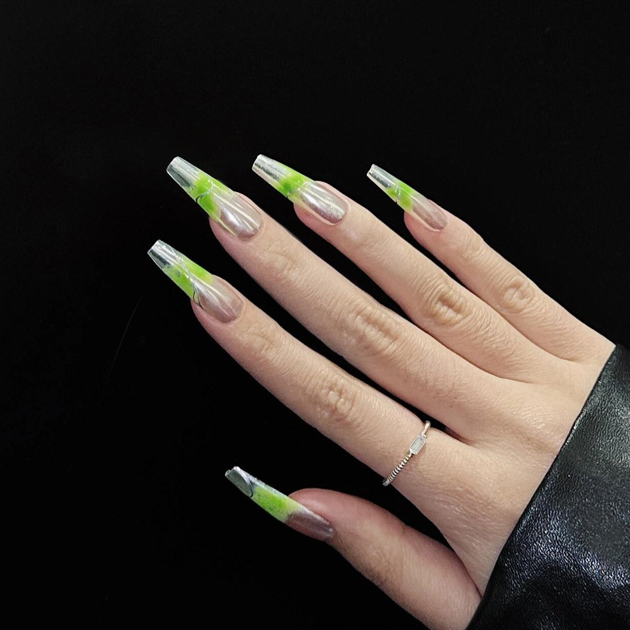 Siva Nail, Leafline Touch, Minimalist Accent, Handmade Press on Nails