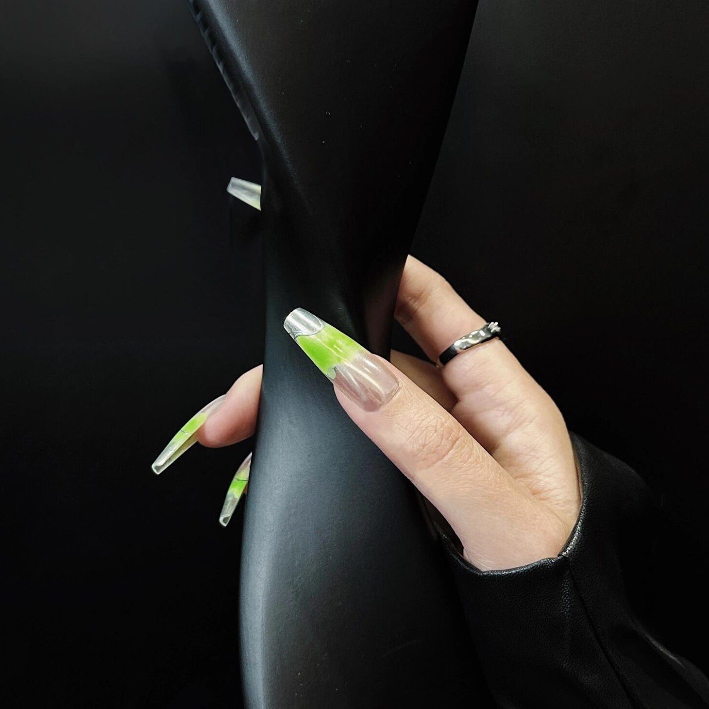 Siva Nail, Leafline Touch, Minimalist Accent, Handmade Press on Nails