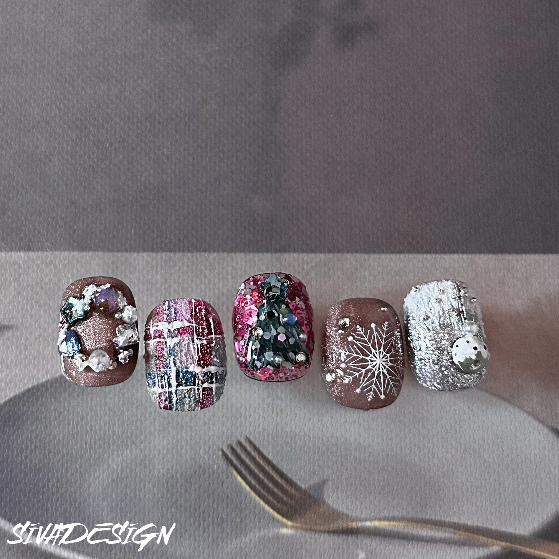 Siva Nail, Jingle Bells, Festive Handmade Press on Nails